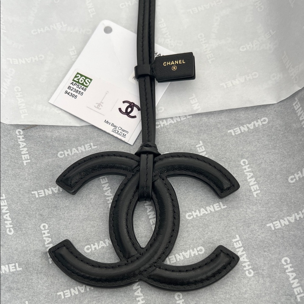 CHANEL 26S Key Holder / Bag Charm with Gold Ring - Black Leather - Picture 2 of 4